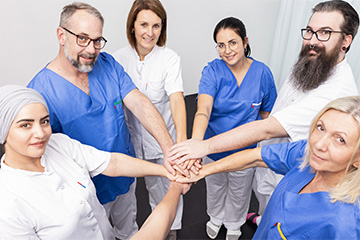 Pflegemitarbeiter*innen im Krankenhaus BHS Ried